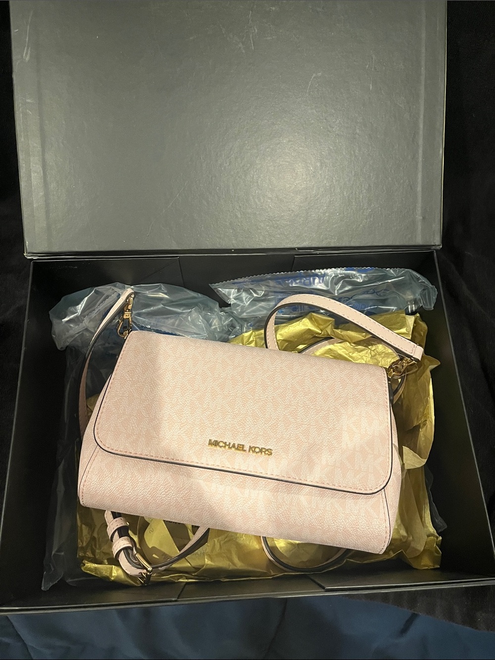 Michael Kors Light Pink Signature Crossbody with Gold Hardware - Picture 3 of 3